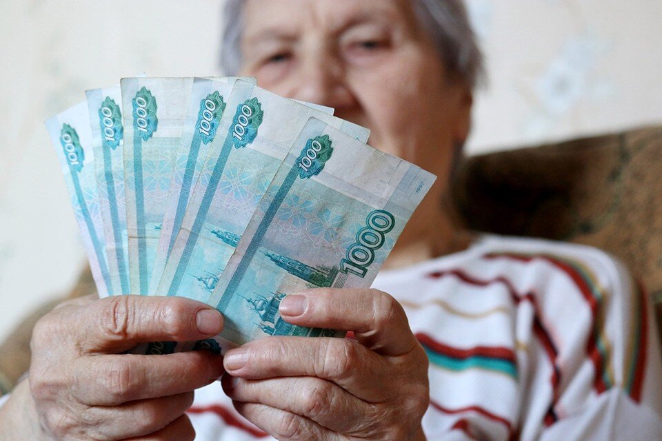     Социальные пенсии в России вырастут на 3,3% с 1 апреля 2023 года  Shutterstock
