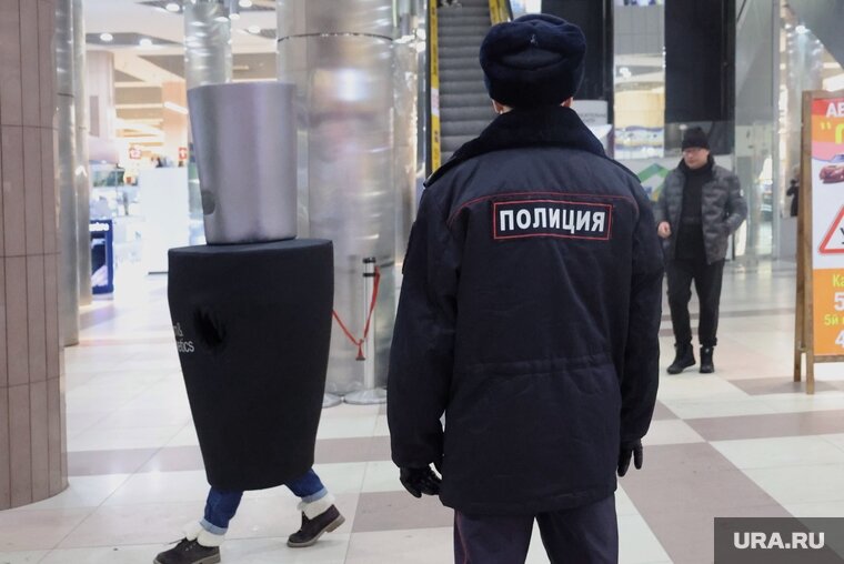    Полицейские провели рейды в двух торговых центрах Екатеринбурга