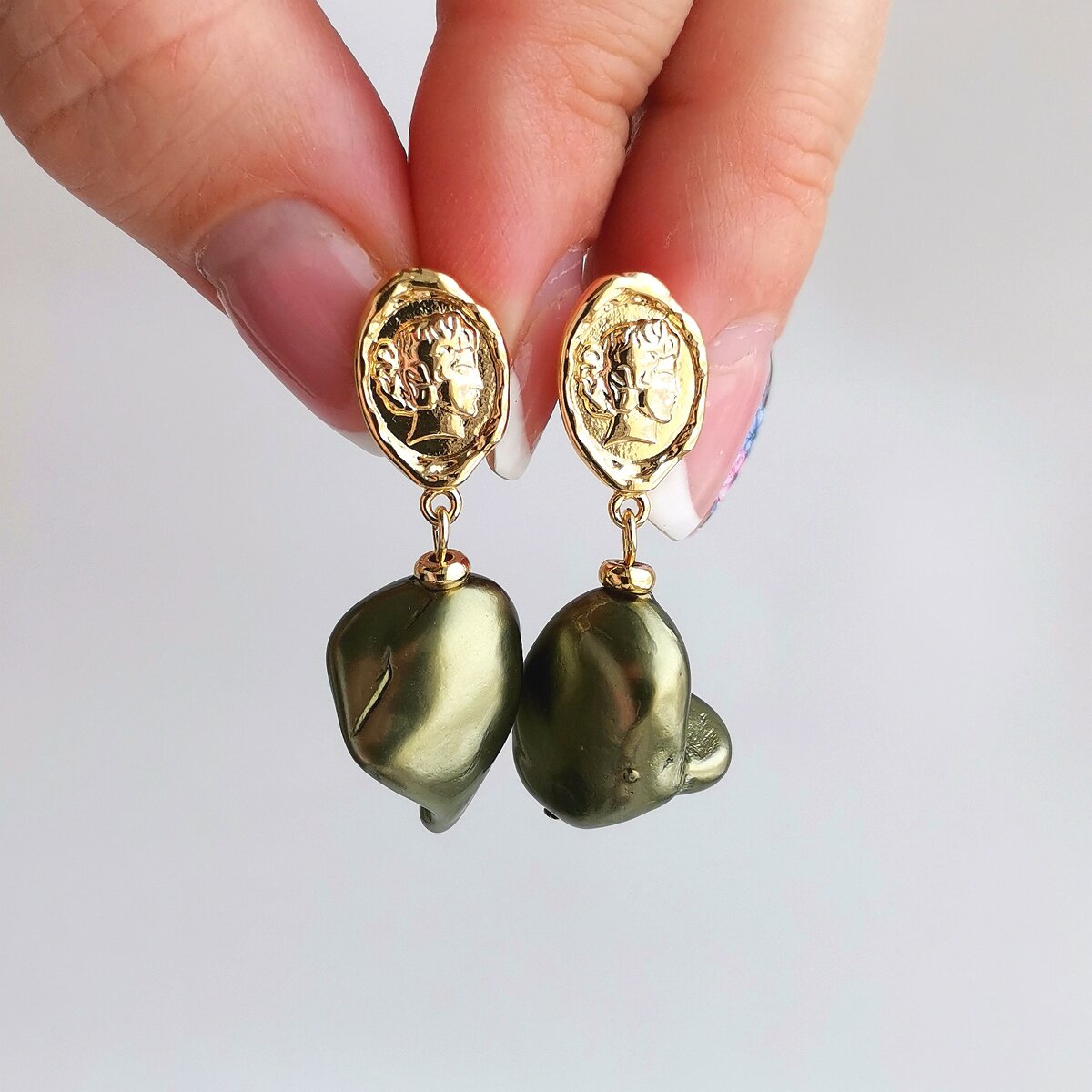 Серьги пусеты с жемчугом, дизайн LARA.FA jewelry