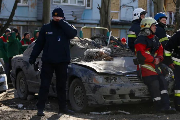 Пожарный вертолет упал в водохранилище в Турции, три члена экипажа пропали