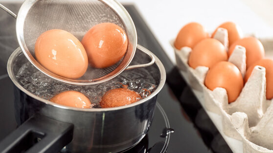    Как правильно сварить яйцо всмятку и быстро очистить его: лайфхаки от шеф-повара Ирина Петрова