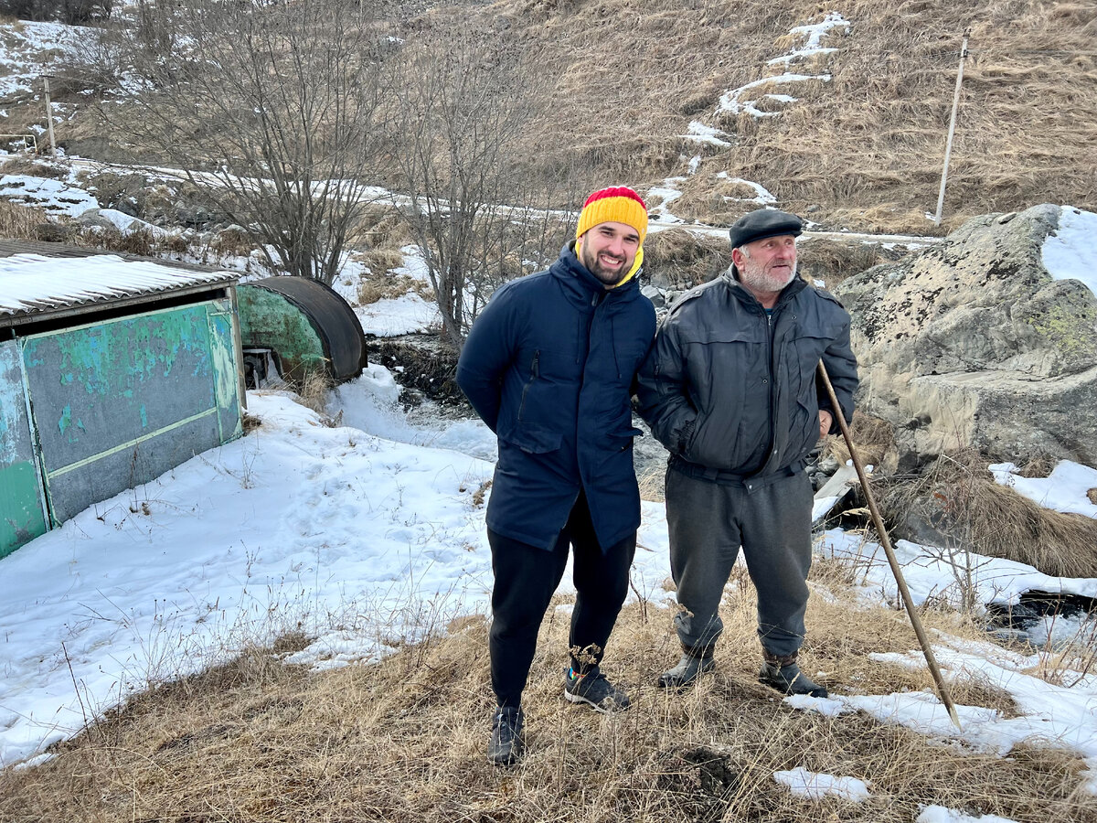 За нашими спинами - та самая ГЭС