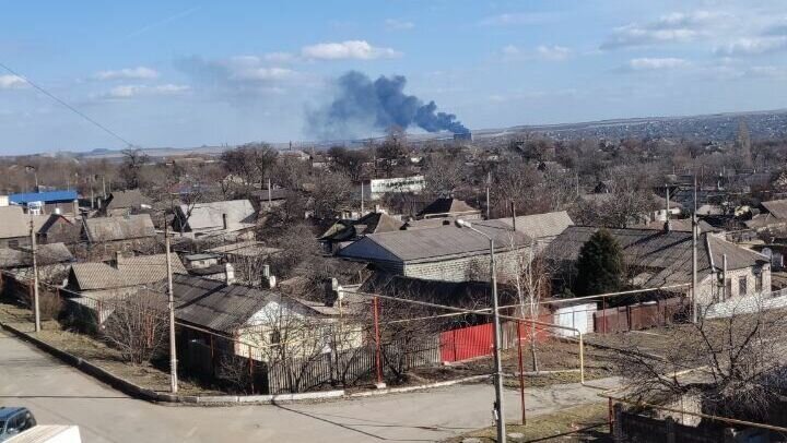     Рядом с Енакиево, в 70 километрах от Ростовской области, сбит самолет, сообщил глава администрации города Роман Храменков.