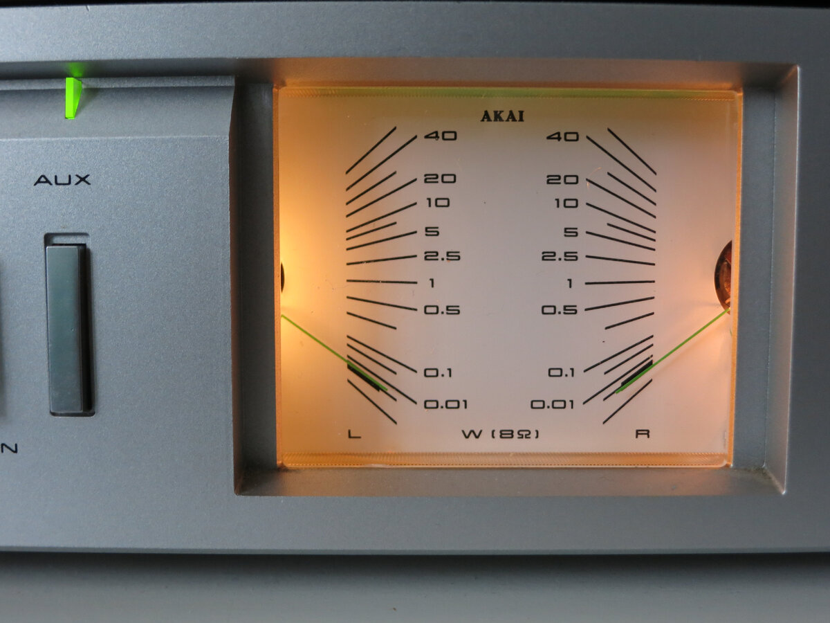 Усилитель - старенький AKAI, на 4 Ом АЧХ прогибает, пришлось скомпенсировать тембром