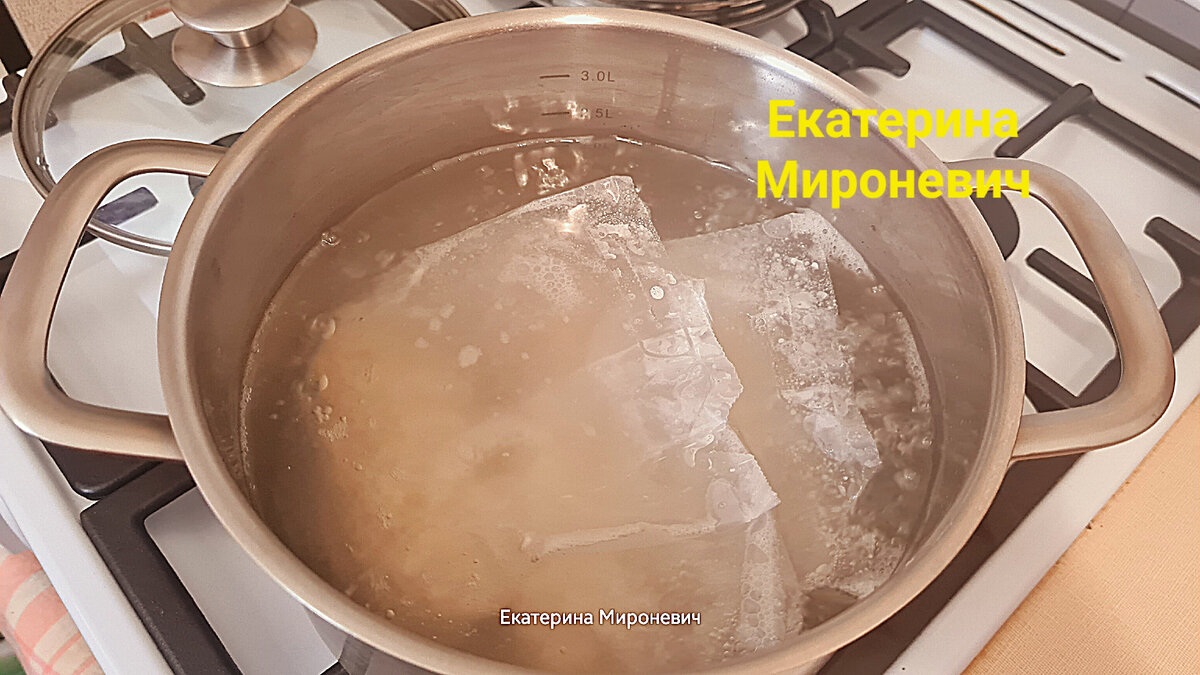 Отвариваю перловую крупу, согласно инструкции на упаковке, но варю чуть дольше~ 1 час.