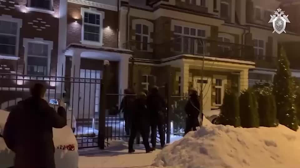    Обыски в доме блогера Лерчек Видео: Mash