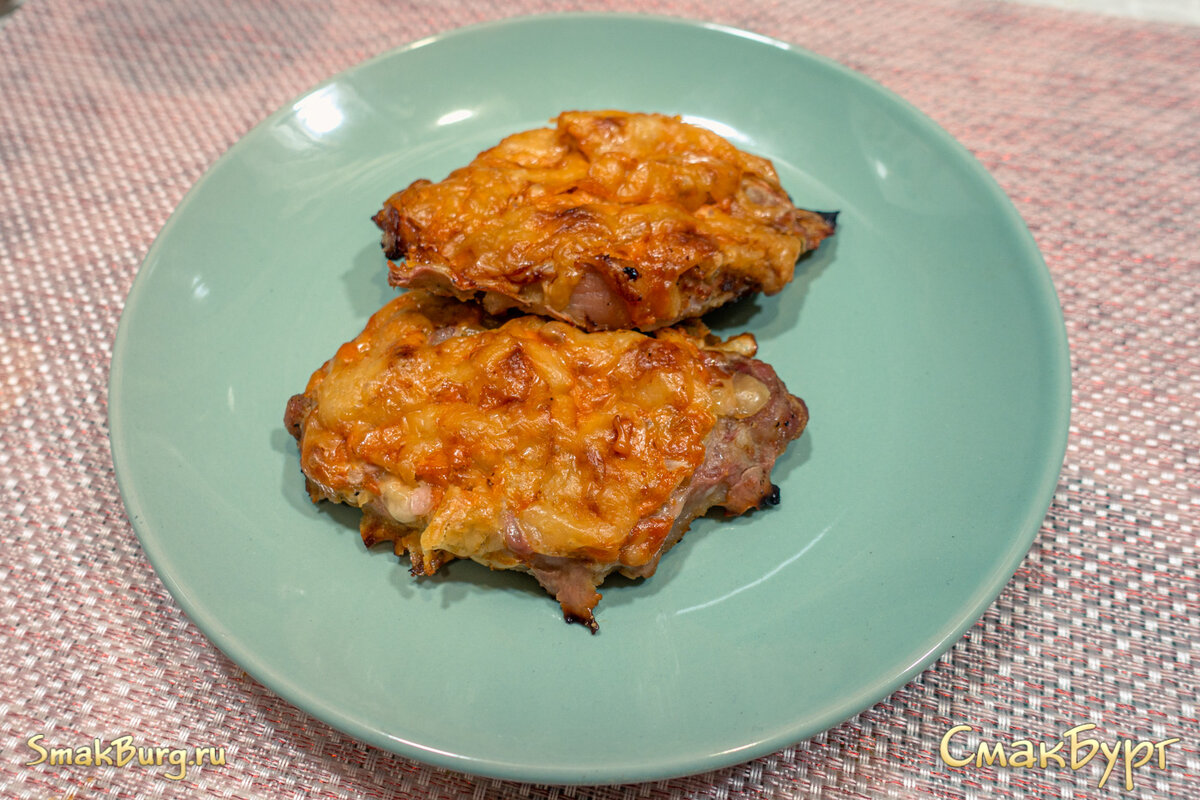 Нежная и ароматная свинина под сырной шубкой - в праздник хороша как  никогда! | СмакБург | Дзен