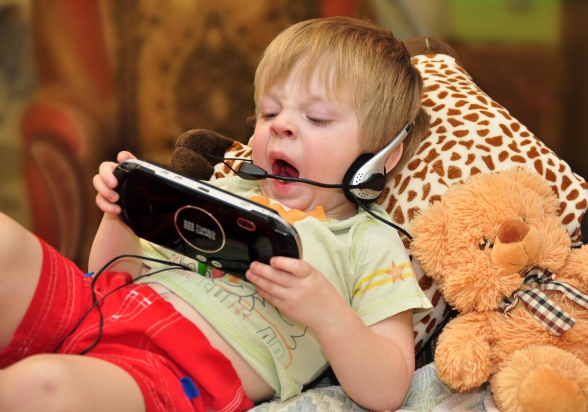 Нужно ли прятать гаджеты от детей? Делают ли компьютерные игры детей глупыми?