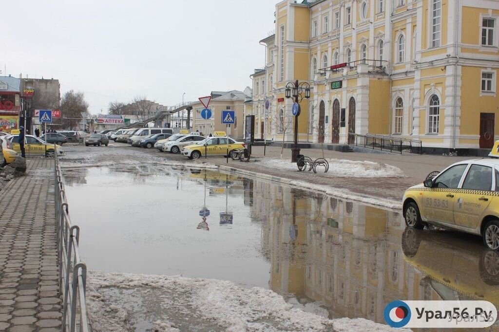    Из-за гололеда в Оренбурге и Орске цены на такси утром выросли в два раза