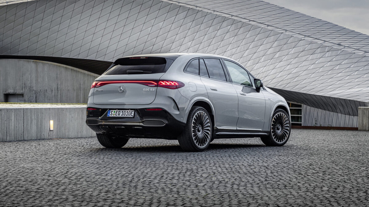    Экстерьер Mercedes-AMG EQE SUV. Фото Mercedes-Benz