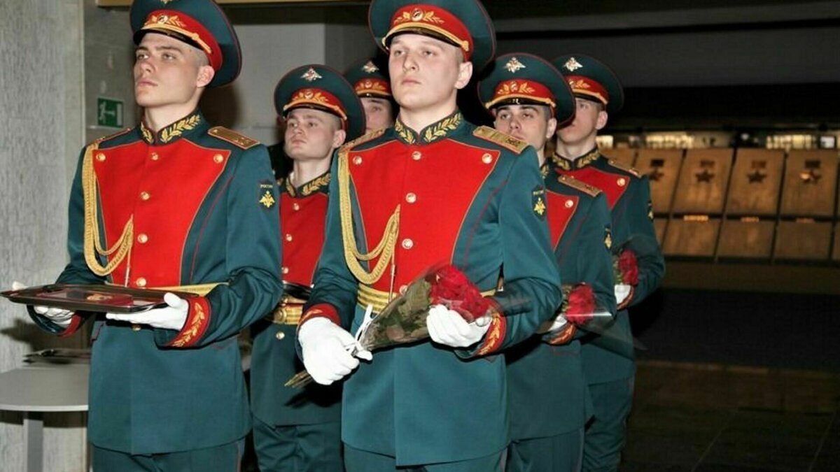     В Волгограде родителям и вдовам погибших в спецоперации передают ордена Мужества 9 марта. Высокой награды посмертно удостоились 11 человек, сообщает пресс-служба музея «Сталинградская битва».