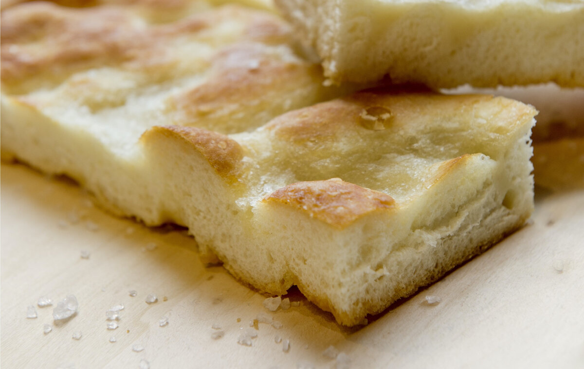 Итальянский хлеб фокачча: классические рецепты приготовления лепешки с фото