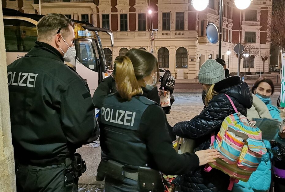 Фото: IMAGO/Andr Lenthe Fotografie/Global Look Press
Полиция вступается за беженцев, в том числе украинских. В Саксонии за год рассмотрено 1402 уголовных дела
