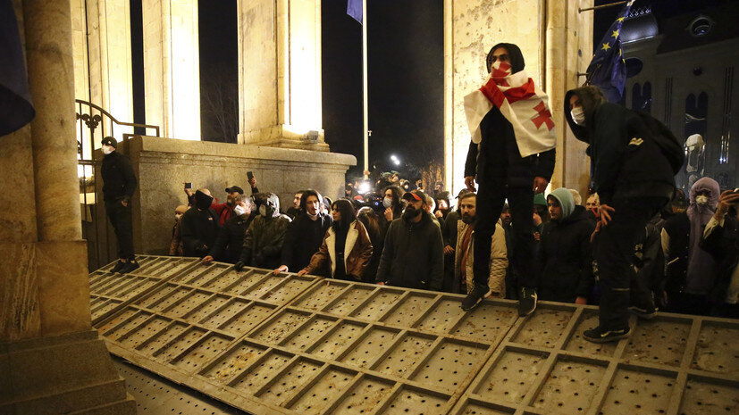     Протестующие в Грузии AP Zurab Tsertsvadze
