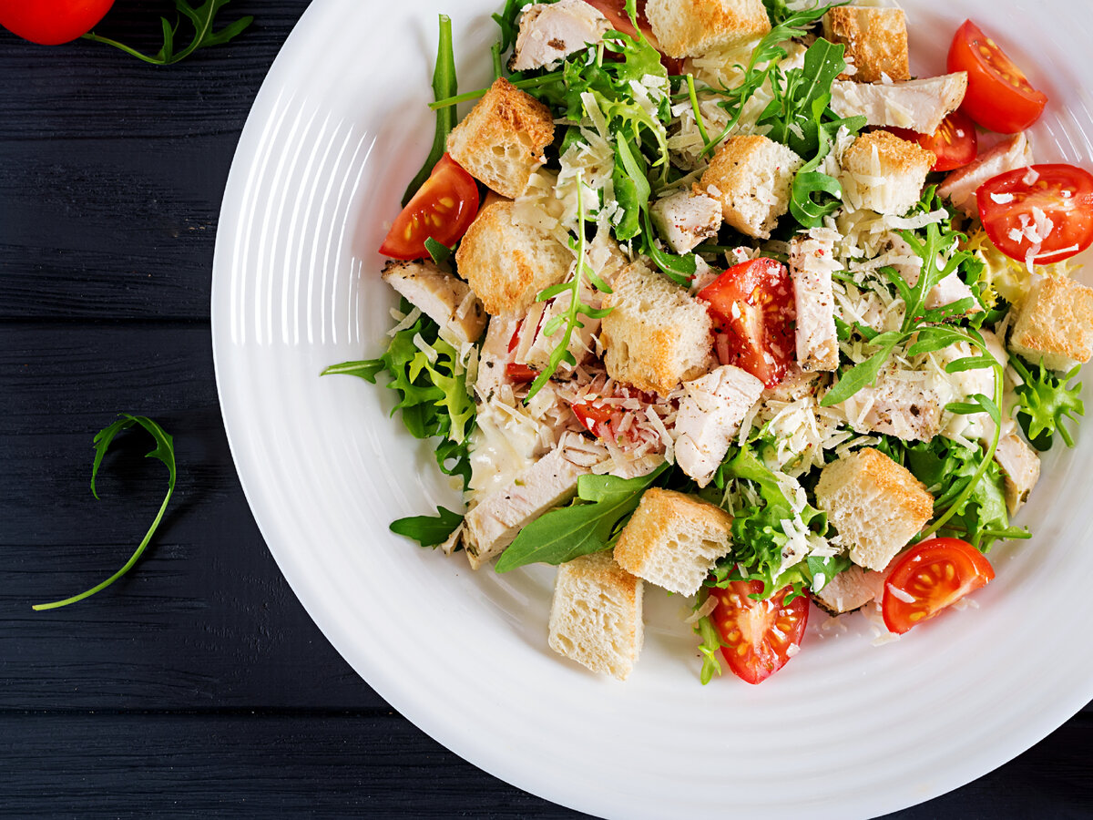 Салат Цезарь рецепт.