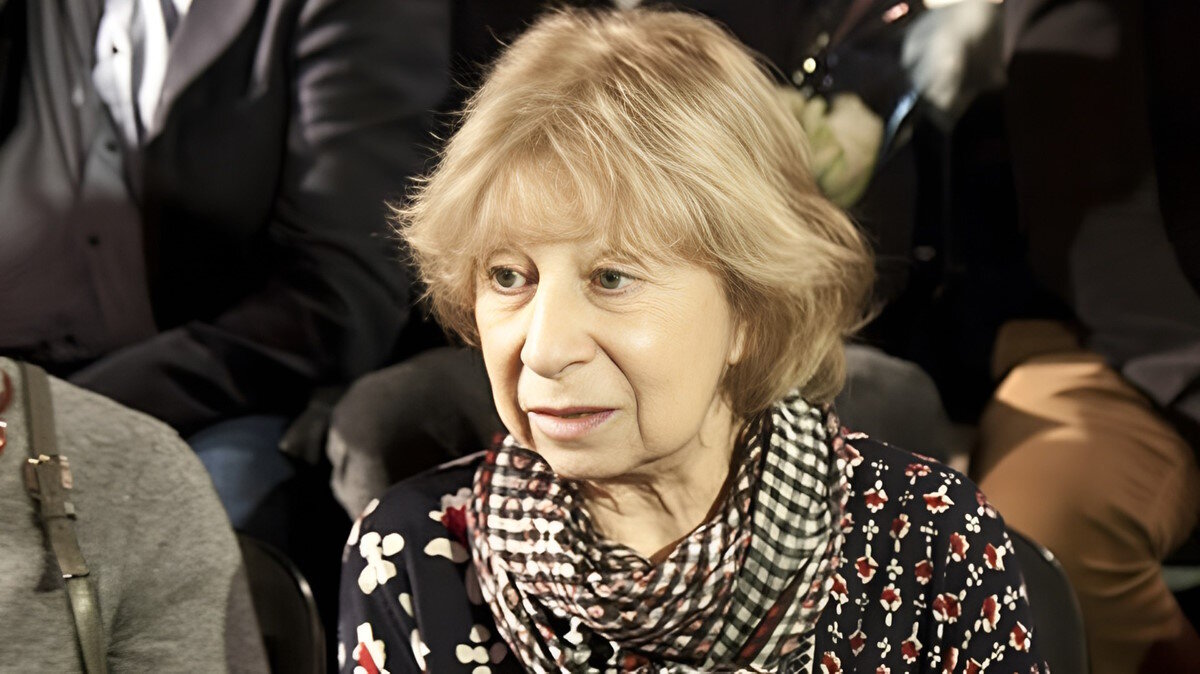    Лия Ахеджакова