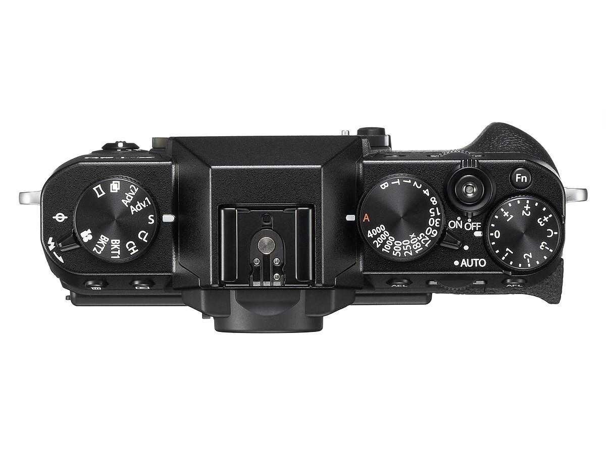 Хват у Fujifilm X-T20 выглядит неудобно, в руках не держал, могу ошибаться. Но дизайн у фуджиков всегда очень интересный.