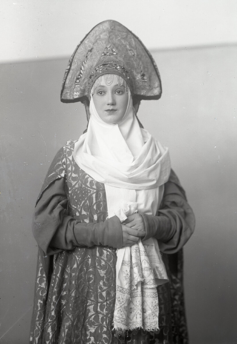 В роли Боярыни в спектакле "Царь Федор Иоаннович", 1940 г.