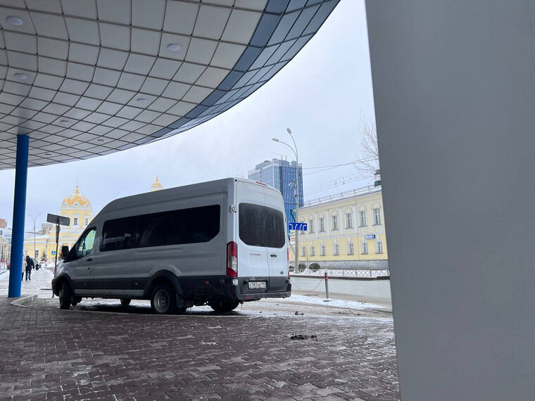   Автомобили с буквенной частью госномеров «ЕАЕ», предположительно, принадлежат автопарку свердловской полиции