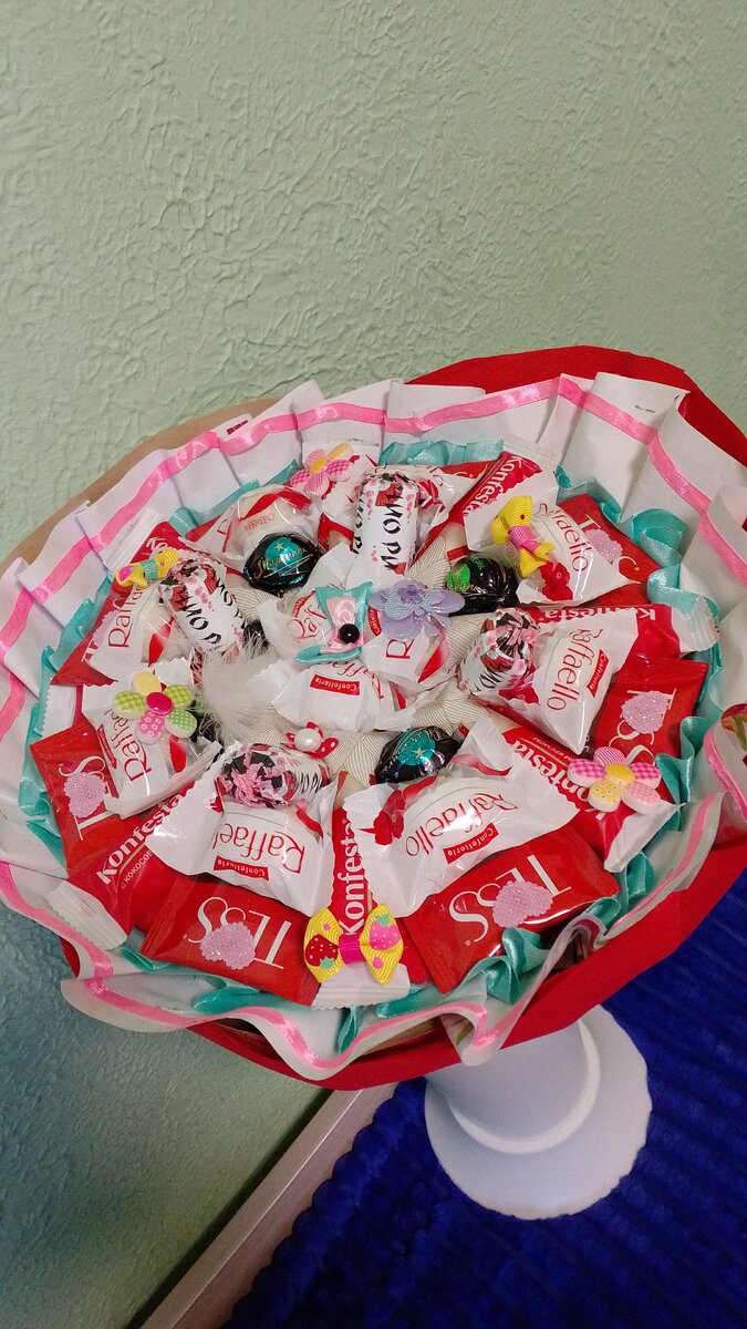 Это был букет для подруги! Тут я уже поняла в чем прикол! Начала по цвету подбирать...