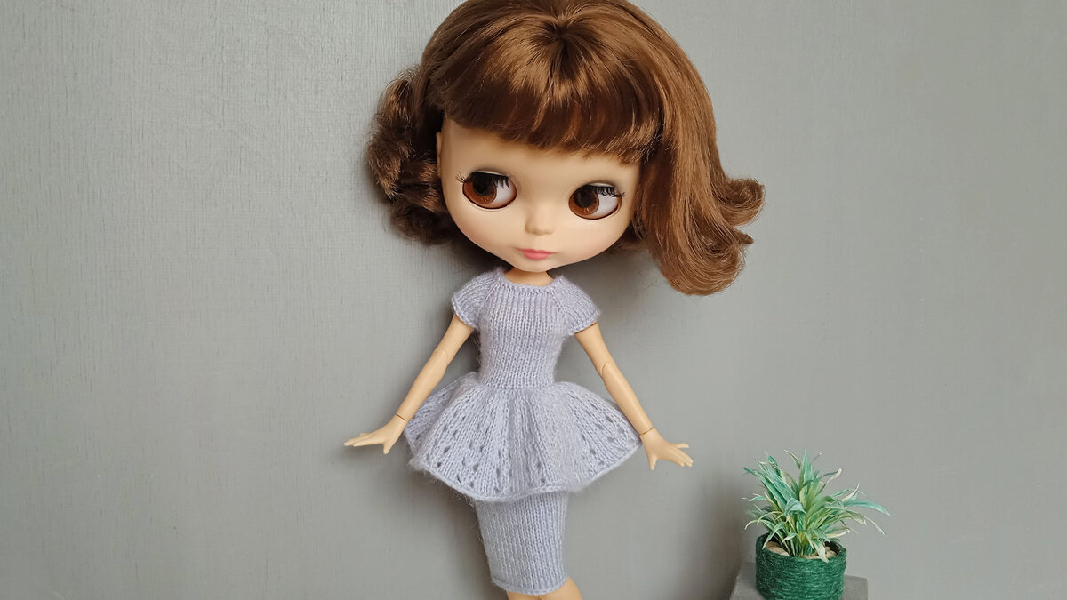 Платье для куклы Блайз "Капельки"