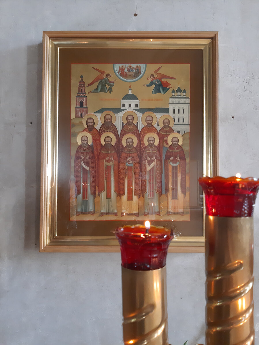 Фото автора: Икона Новомученников и исповедников Бронницких, Храм Михаила Архангела, г. Бронницы, Московская область.