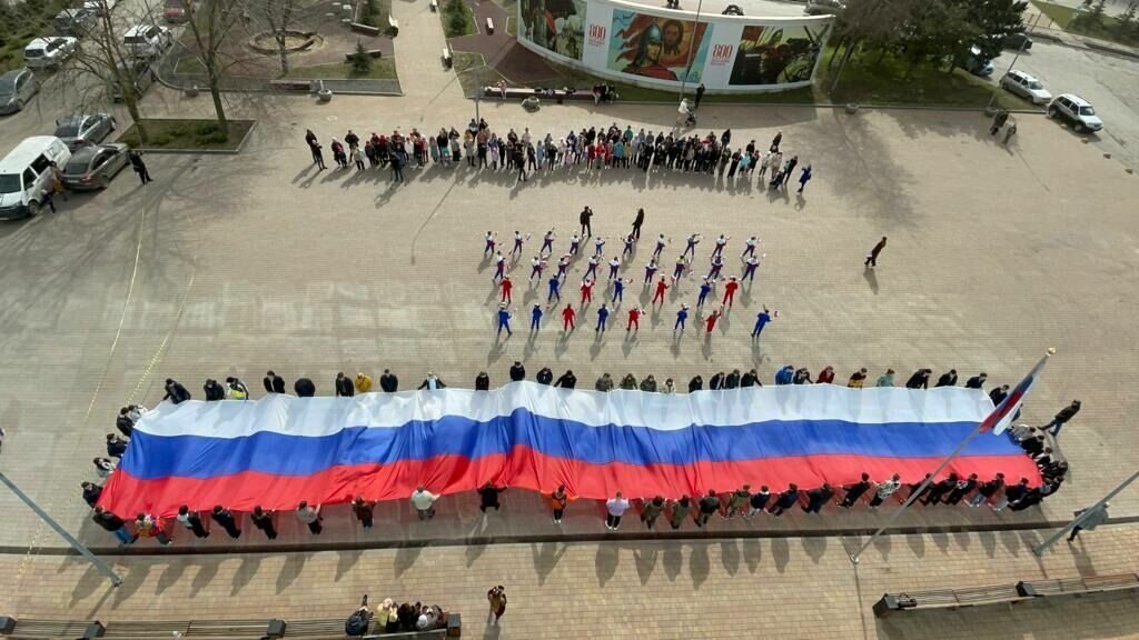    Жители Ростова-на-Дону 18 марта отпраздновали годовщину воссоединения России с Крымом и Севастополем, сообщили в городской администрации.