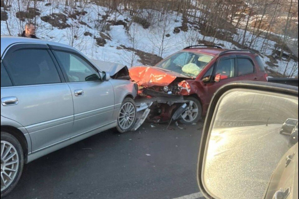     Одной из причин ДТП могла стать скользкая дорога.  c cайта 2ГИС
