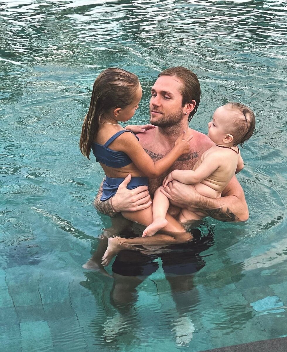 Расставание Дакоты и Соколовского