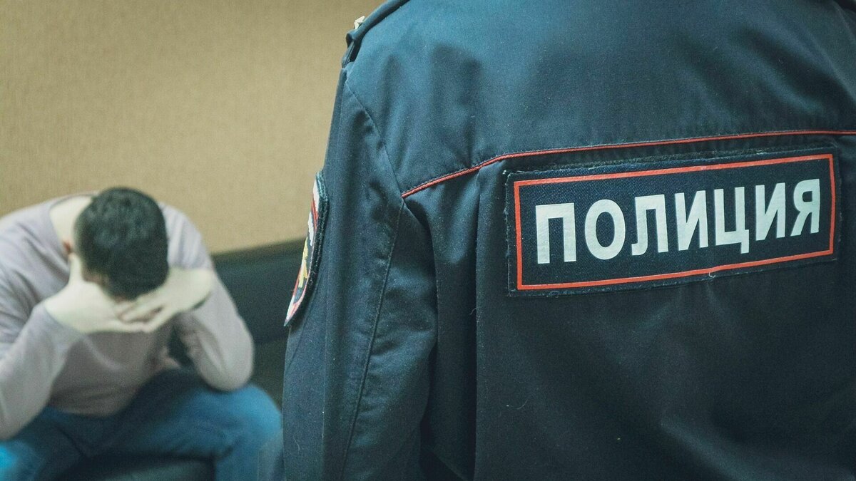     Полицейским удалось задержать в Волгограде серийных грабителей из Астрахани, обносивших магазины. Помог им в этом фрагмент перчатки, оброненный злоумышленниками на месте преступления, сообщает областное ГУ МВД.