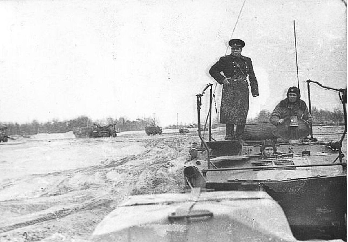 Учения 35 гв. оДШБр. Комбриг Швец на переднем плане. Фото из группы в ОК.