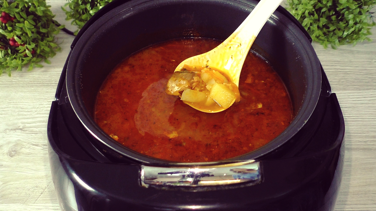 Суп из консервы рыбной в томате. Суп с консервированной горбушей. Суп из консервы горбуши. Суп с консервой горбуши. Суп из горбуши консервированной рецепт.