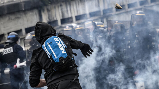    Во Франции в ходе акций протеста против пенсионной реформы задержали более 80 человек Дарья Смирнова
