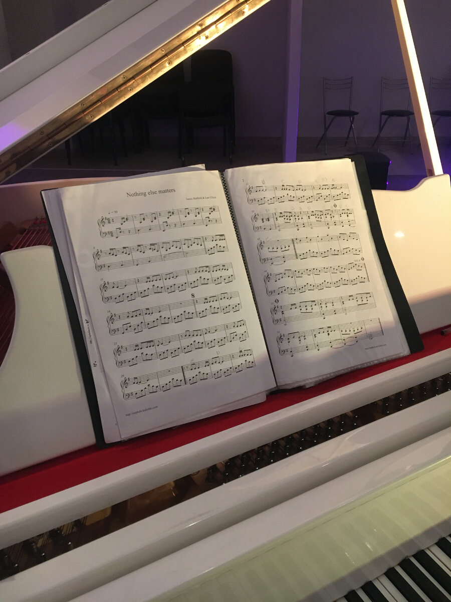 Запись на уроки и консультации по почте в шапке профиля