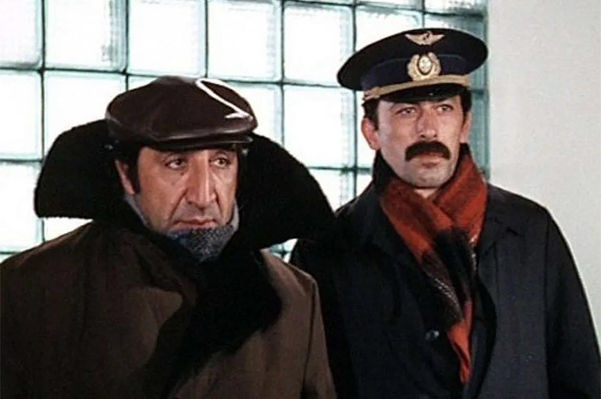    Фрунзик Мкртчян и Вахтанг Кикабидзе в фильме «Мимино», 1977 г.