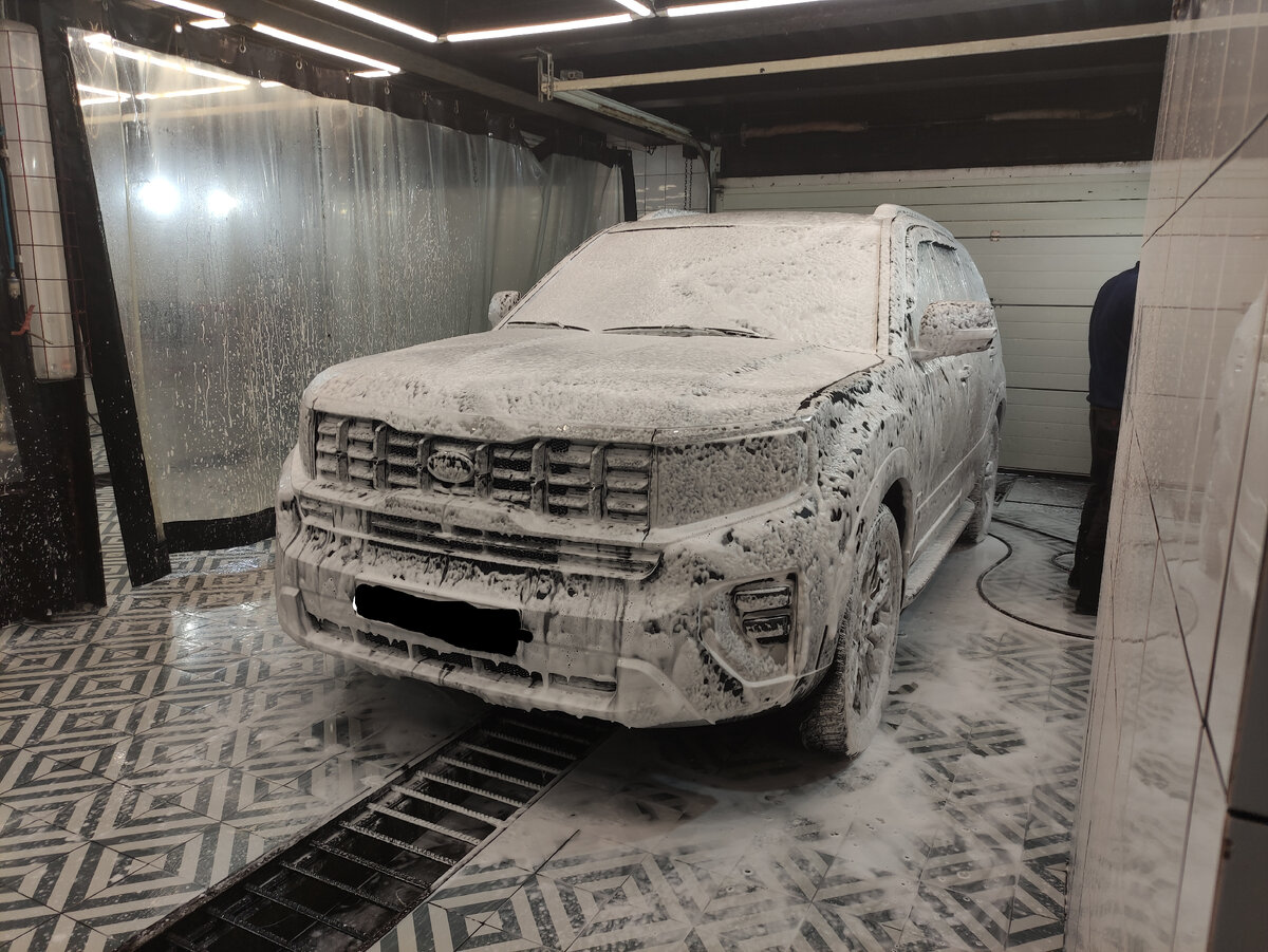 Мойка авто перед оклейкой антигравийной пленкой.