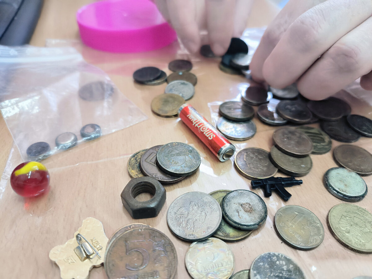 Все эти предметы были извлечены врачами у детей