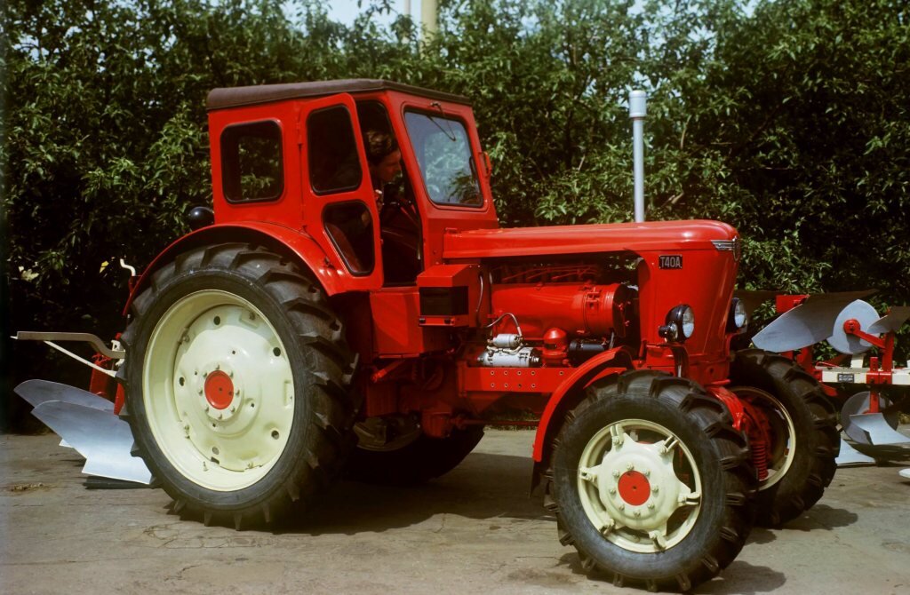 Полноприводный трактор ЛТЗ Т-40А
