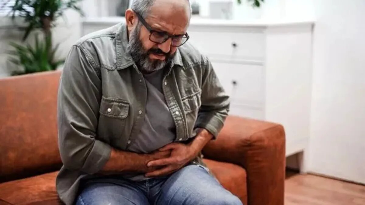 «Острая» боль в двух областях может быть признаком рака кишечника (Изображение: Getty Images)