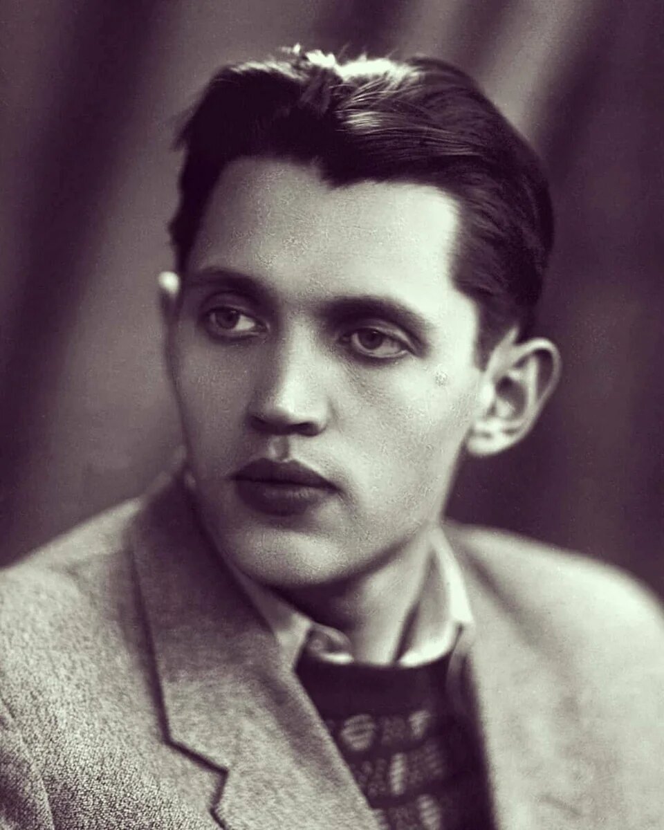 Роберт Рождественский