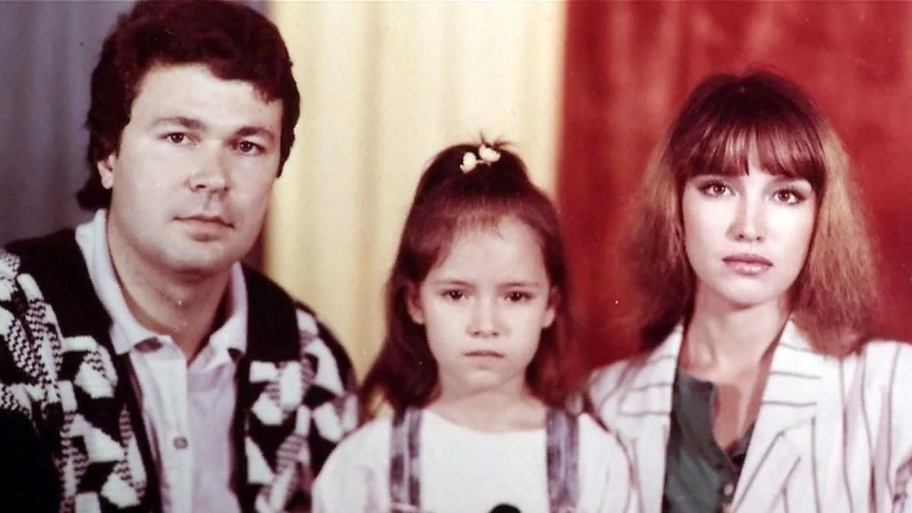 С первым мужем и дочерью