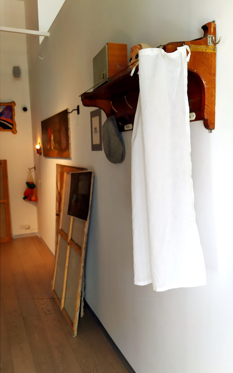 Фото с выставки "Место в себе", снято мной на телефон :)