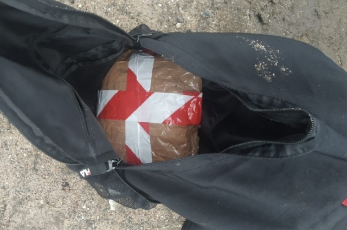   Под Тверью экипаж ДПС задержал наркокурьера, пытавшегося уйти от погони