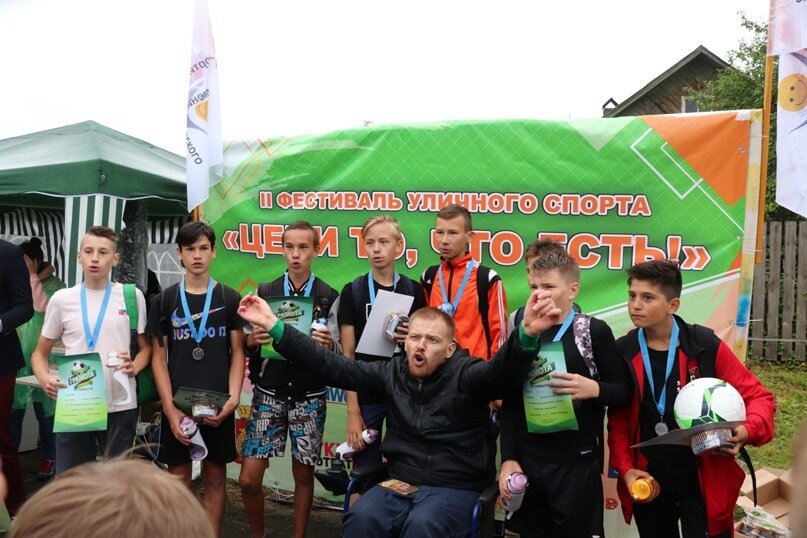 Создать карусельРуслан со своим любимым «инструментом» - фотоаппаратом