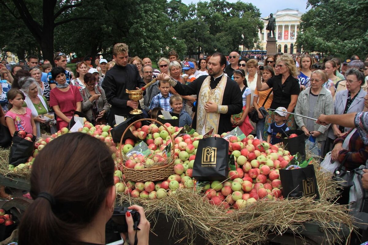 Яблочный спас. Август Преображение Господне. 19 Августа праздник Преображения Господня. Яблочный спас празднование.