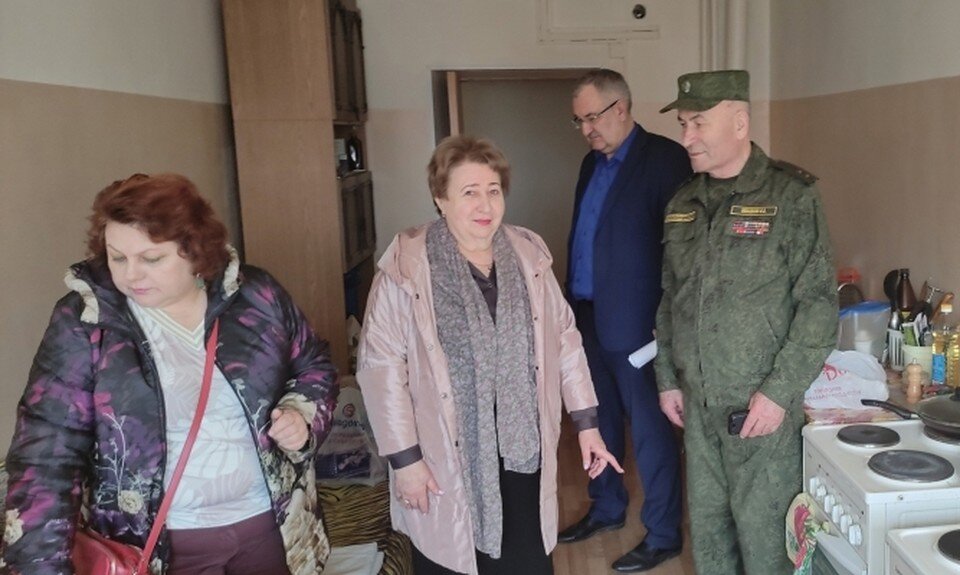     Поводом для визита главы рязанского СК стали жалобы жильцов дома 47к2 на улице Пушкина, где в декабре 2022 года произошел взрыв. Фото: СУ СКР по Рязанской области.