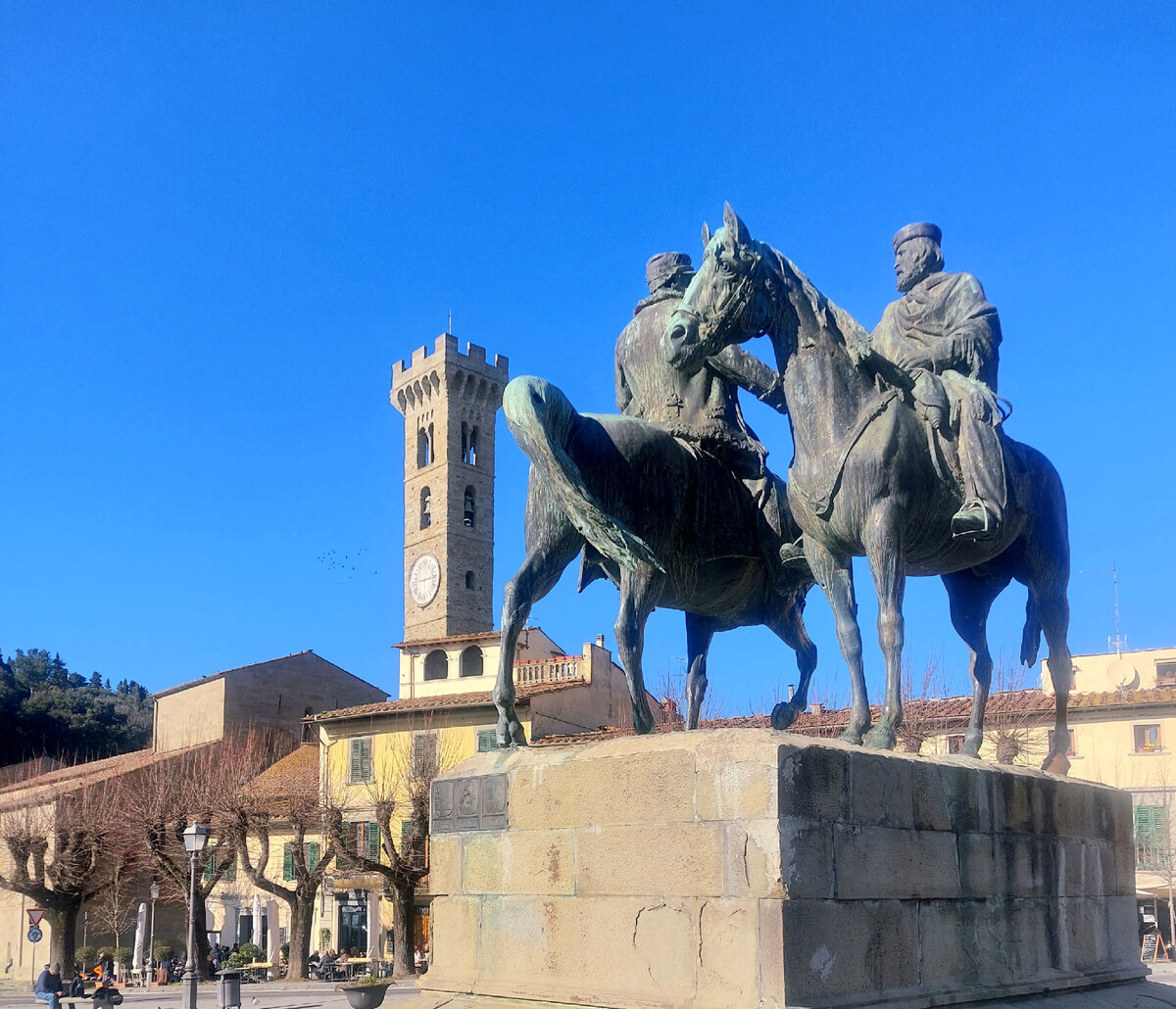 Главная площадь города Piazza Mino Da Fiesole