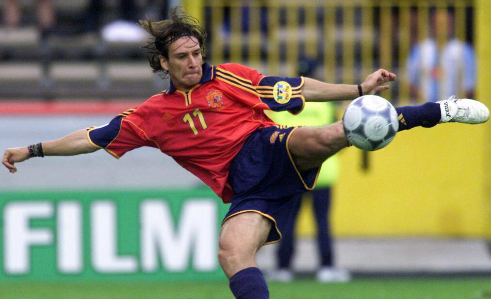 Альфонсо Перес - нападающий сборной Испании в 2000-м пытался заиграть на Камп Ноу