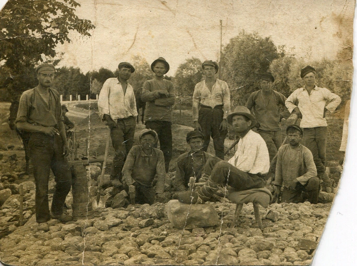 Укладка дороги в Печорах