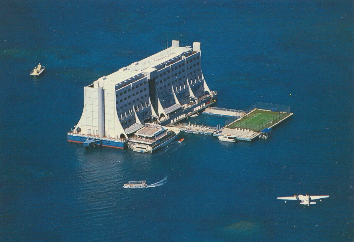 Плавучий отель "Четыре сезона"/ © tourweek.ru